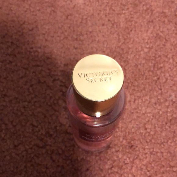 Victoria Secret Pure Seduction Body Mist - Picture 3 of 6